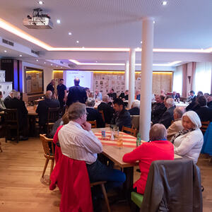 Festsitzung Gemeinderat Kopfing im Geburtshaus von Johann Nepomuk Hauser