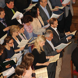 Volle Konzentration im Chor und bei den Solisten!