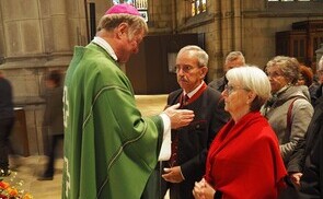 Einander anvertraut: Gottesdienst für (Jubel-)Paare im Mariendom Linz