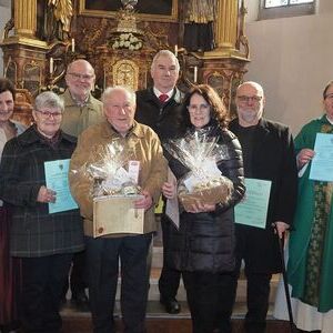 SST und Ehrung, Gruppe