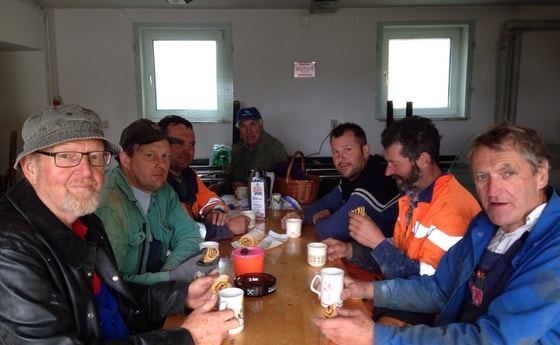 Jausenpause bei der neuen Aussegnungshalle