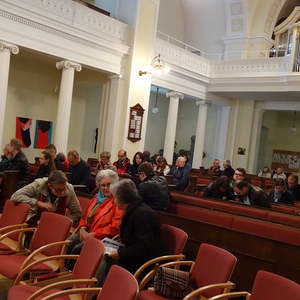 ... und alles lauscht der Rowan-West-Orgel.