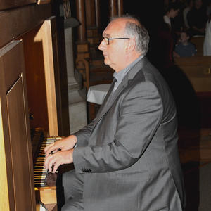 Und Direktor und Domorganist Wolfgang Kreuzhuber begleitet.