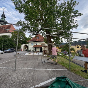 Aufbau Getränke-Kuchen-Buden