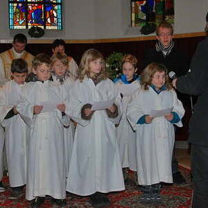 8 neue Ministrantinnen und Ministranten für Lacken