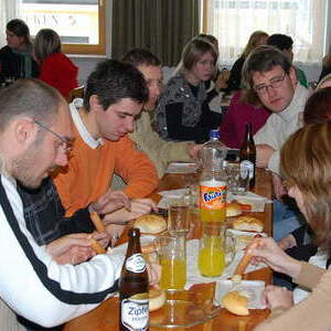 Würstel-Essen der Sternsinger