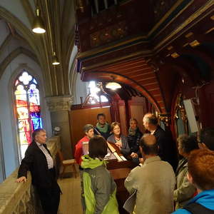 Alles lauscht gespannt!