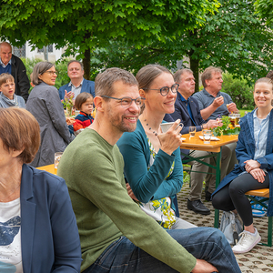 Frühschoppen im Pfarrgarten