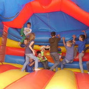 Jung und Alt auf den Beinen