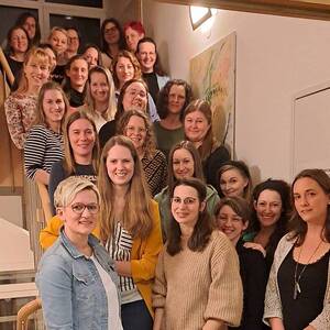 Sabine im Kreis der SPIEGEL-Mitarbeiterinnen beim Regionstreffen