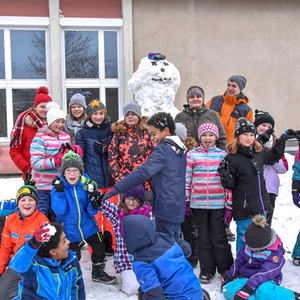Die Jungschar Kirchdorf mit Schneespielen in der Gruppenstunde
