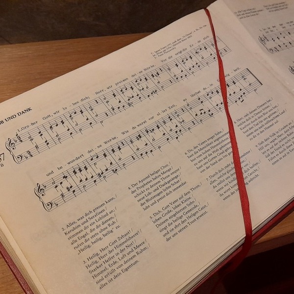 aufgeschlagenes Notenbuch