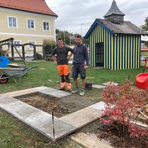 Hochbeet aufgestellt.