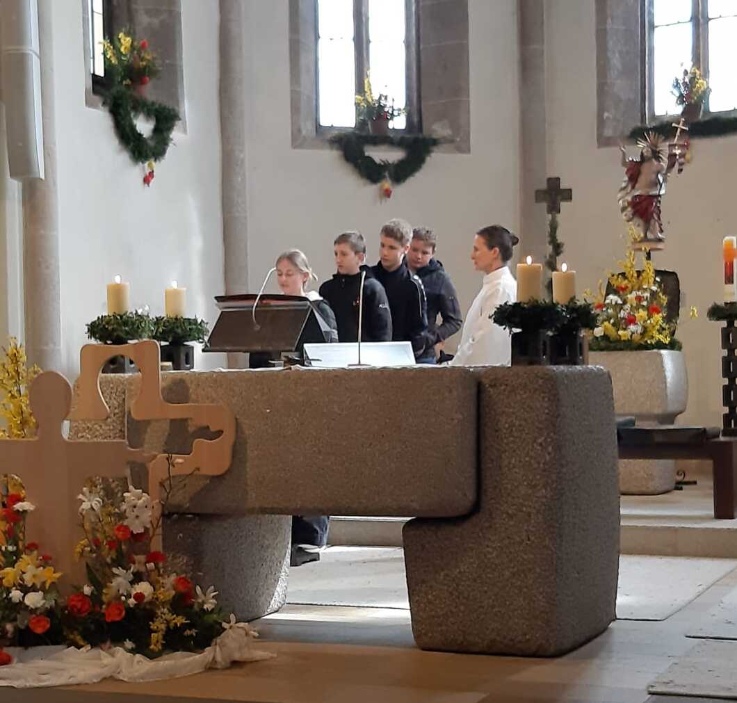 Firmlinge bei den Fürbitten 