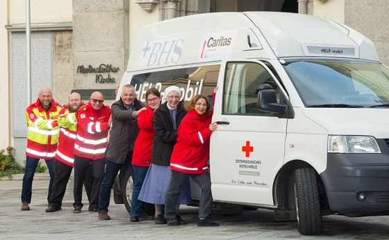 Die Caritas, der Arbeitersamariterbund Linz, der Orden der Barmherzigen Schwestern, der Hilfsdienst des Lazarus-Ordens und das Rote Kreuz Linz tragen das Help-Mobil.