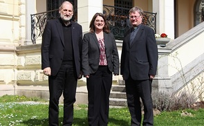 v.l. n.r. Wilhelm Vieböck, Gabriele Eder-Cakl, Bischof Manfred Scheuer