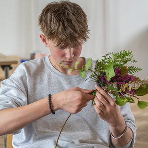 Kath. Jungschar der Pfarre Kirchdorf an der Krems übernahm heuer erstmals das Palmbuschen-Binden. 