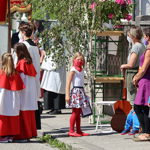 Prozession durchs Pfarrgebiet