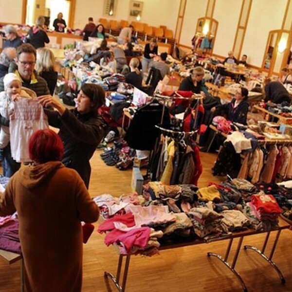 Erfolgreicher Baby- und Kinderkleider-Basar
