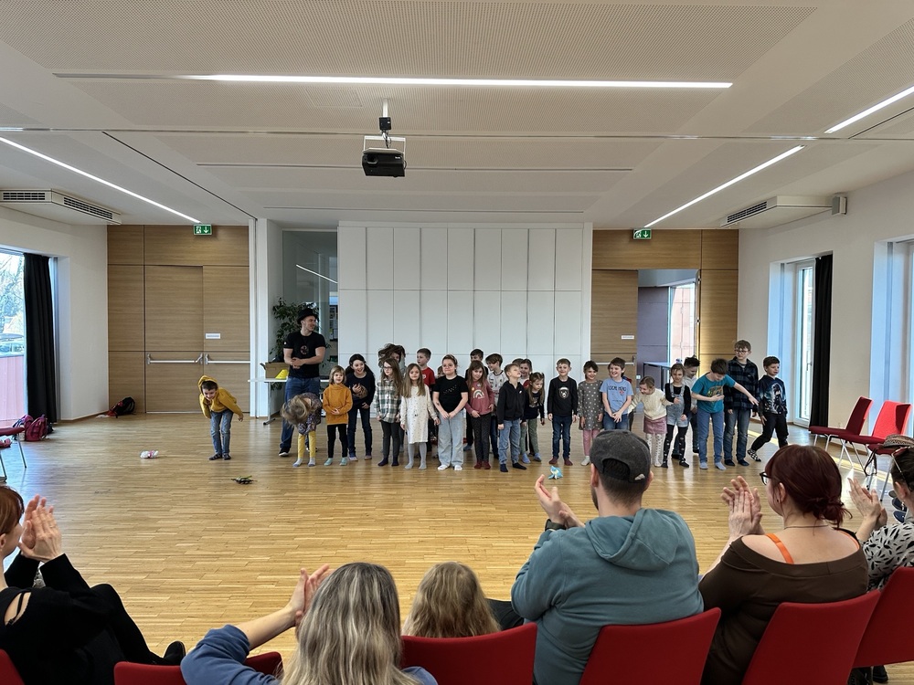 Kinder mit dem Zauberer Julian Grafenhofer