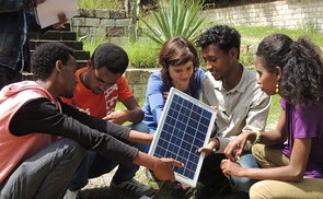 Bildung überwindet Armut! Künftige SolartechnikerInnen in Äthiopien 