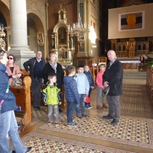 Erstkommunikanten entdecken die Kirche