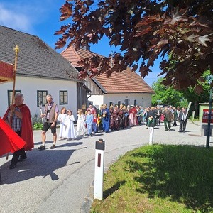 Prozessionszug zur 4. Station beim Schützenkreuz