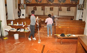 Kirchenreinigung in der Pfarrkirche Franking