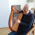 Die Schoßharfe ist eines der Lieblingsinstrumente von P. Werner.
