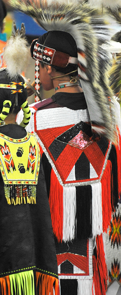 Junge beim Pow Wow / lizenziert von Josef Lughofer Junge auf einem Pow Wow - Großtreffen der Natives