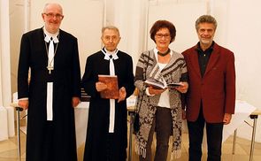 V. l.: Propst Johann Holzinger, Bibliothekar Dr. Karl Rehberger, Christiane Wunschheim und Verleger DDr. Helmut Wagner.