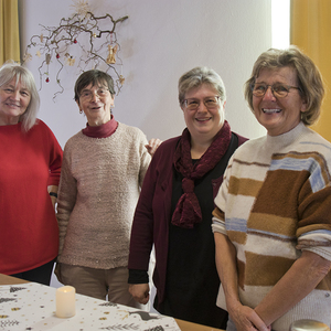 Adventkranzsegnung und Braunauer Adventcafé