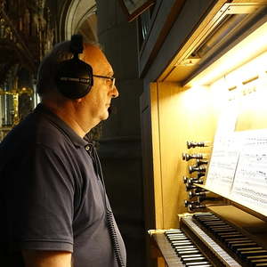 Domorganist Wolfgang Kreuzhuber bei der Probe für den Raumklang 2018 im Linzer Mariendom