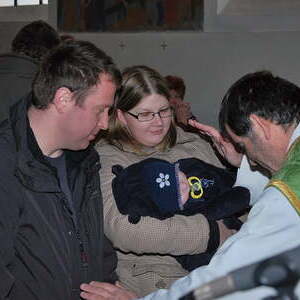 Gottesdienst und Kindersegnung mit den Taufeltern des Vorjahres