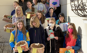 Firmlinge 2022 mit ihrer Valentinsüberraschung. 