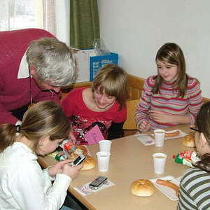 Würstel-Essen der Sternsinger