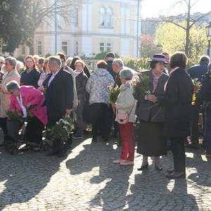 Palmweihe vor der Kirche