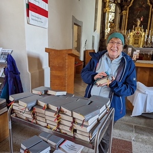 Fleißige „Bienen“ beim Kirchenputz