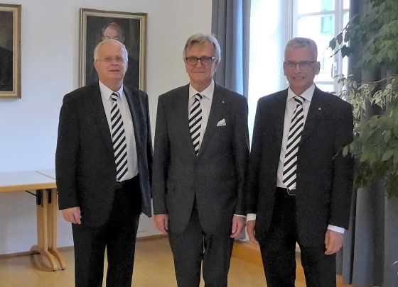 Von li: Mag. Karl-Heinz Stoiber, Balleimeister MR Dr. Rudi Müller und Vizekomtur Kons. OA Dr. Thomas Schwierz vom Deutschen Orden