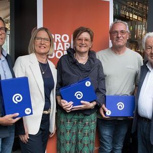 189 Tarockspielerinnen und Tarockspieler folgten am Sonntag, 13. September 2026 der Einladung von Pro Mariendom – OÖ Dombauverein und verbrachten einen spannenden Turniernachmittag im Zeichen des Tarockspiels und eines guten Zwecks. Am Foto (von rech