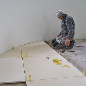 Bodenplatten legen Seitenkapelle