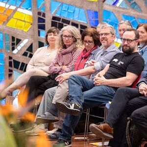 Elke Groß-Miko (Bibliotheksfachstelle), Astrid Gaisberger und Barbara Aigner-Reitbauer (SelbA), Christian Dandl (Bibliotheksfachstelle), Stefan Pimmingstofer (Dir. Caritas OÖ)