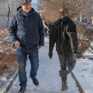 Fransisco Joachim Kimila, kurz Biko genannt, ist schwer beeintrŠchtigt: Beim 24-jŠhrigen aus Tansania sind beide Arme und ein Bein stark deformiert. Aufgrund der Pfarrpartnerschaft Kirchdorf an der Krems - Kakonko in Tansania und in Zusammenarbeit m