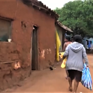 Lebensmittel werden zu Bedürftigen gebracht