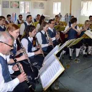 Maibaumsetzen: EIN FEST FÜR ALLE