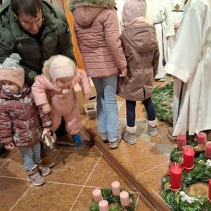 mit Adventkranzsegnung