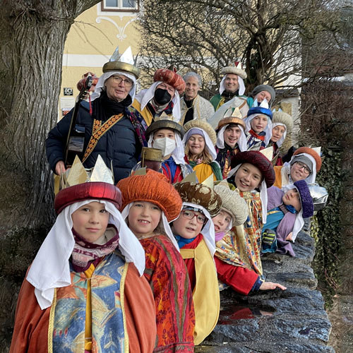 Sternsingen 2022 / © Pfarre Linz-St. Magdalena/Franz Litzlbauer Sternsingen 2022