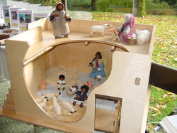 Haus-Modell aus der Bibelausstellung                               