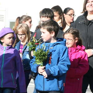 Palmweihe vor der Kirche