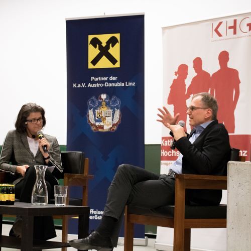 Armin Wolf und Moderatorin Christine Haiden